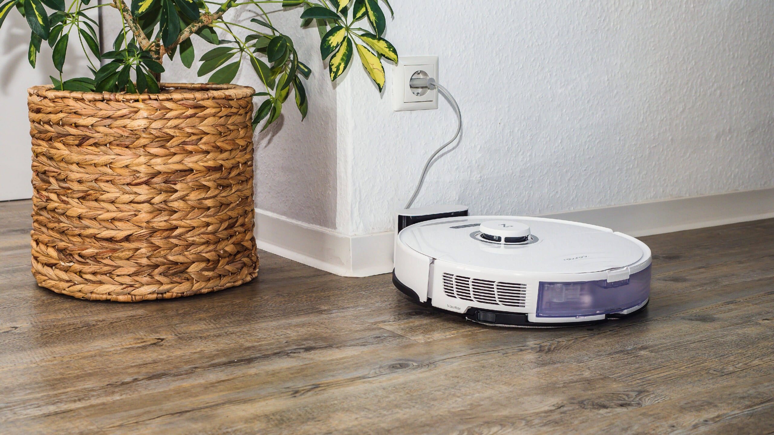 découvrez la télécommande roborock pour contrôler votre aspirateur à distance facilement et efficacement. simplifiez le nettoyage avec une commande intuitive et pratique.