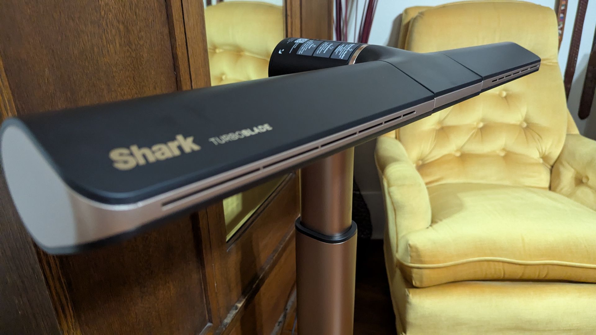 découvrez le shark turboblade, l'appareil innovant offrant un confort thermique optimal toute l'année grâce à ses fonctions chaud et froid.