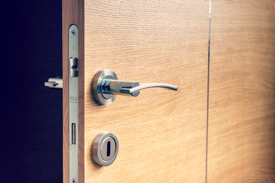 découvrez la serrure connectée linus l2 lite de yale, alliant sécurité avancée et facilité d'utilisation pour protéger votre maison intelligemment.