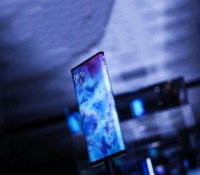 découvrez l'histoire du xiaomi mix alpha, le concept révolutionnaire de smartphone à écran enveloppant qui a marqué les esprits avant d'être abandonné.