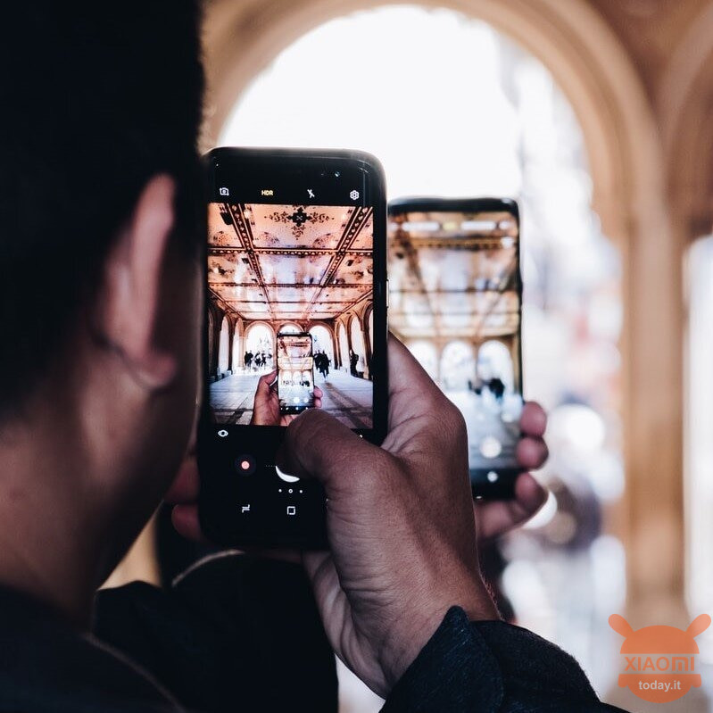 blackmagic améliore la qualité vidéo sur les smartphones xiaomi, offrant des images plus nettes et des couleurs éclatantes pour une expérience de tournage professionnelle.