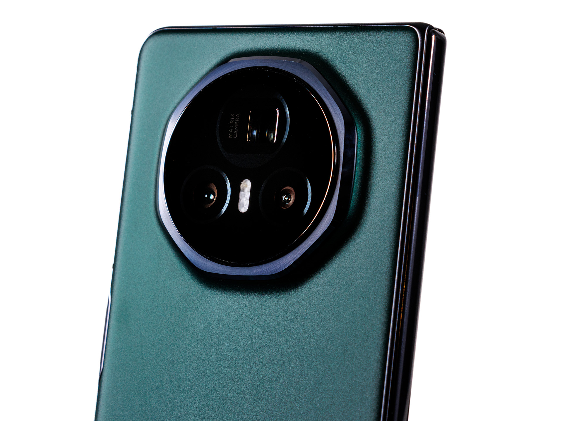 découvrez le smartphone pliable ultra résistant honor, alliant design innovant et technologie avancée, avec une interconnexion seamless aux appareils apple, présenté au mwc 2026.