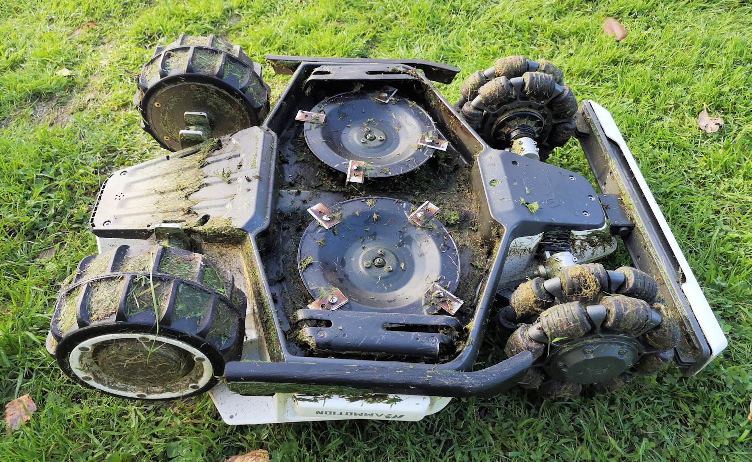 découvrez luba 3 awd, la solution écologique pour l'entretien de vos pelouses, alliant performance et respect de l'environnement.