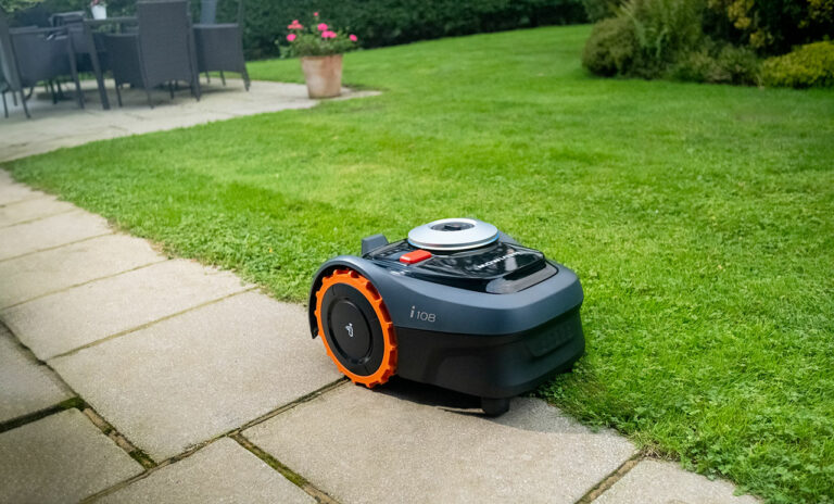 découvrez navimow i2, la tondeuse intelligente sans fil qui optimise la tonte de votre jardin avec précision et efficacité.