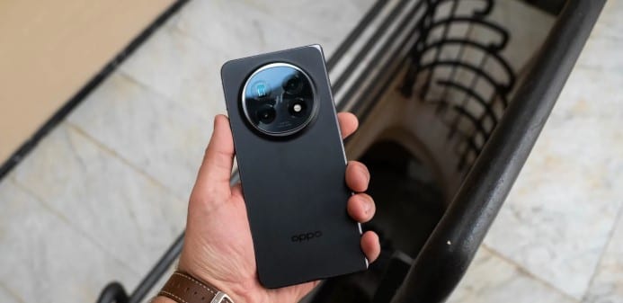 découvrez les photos réelles de l'oppo find n6 pli, un smartphone au pli quasi invisible offrant un design moderne et innovant.