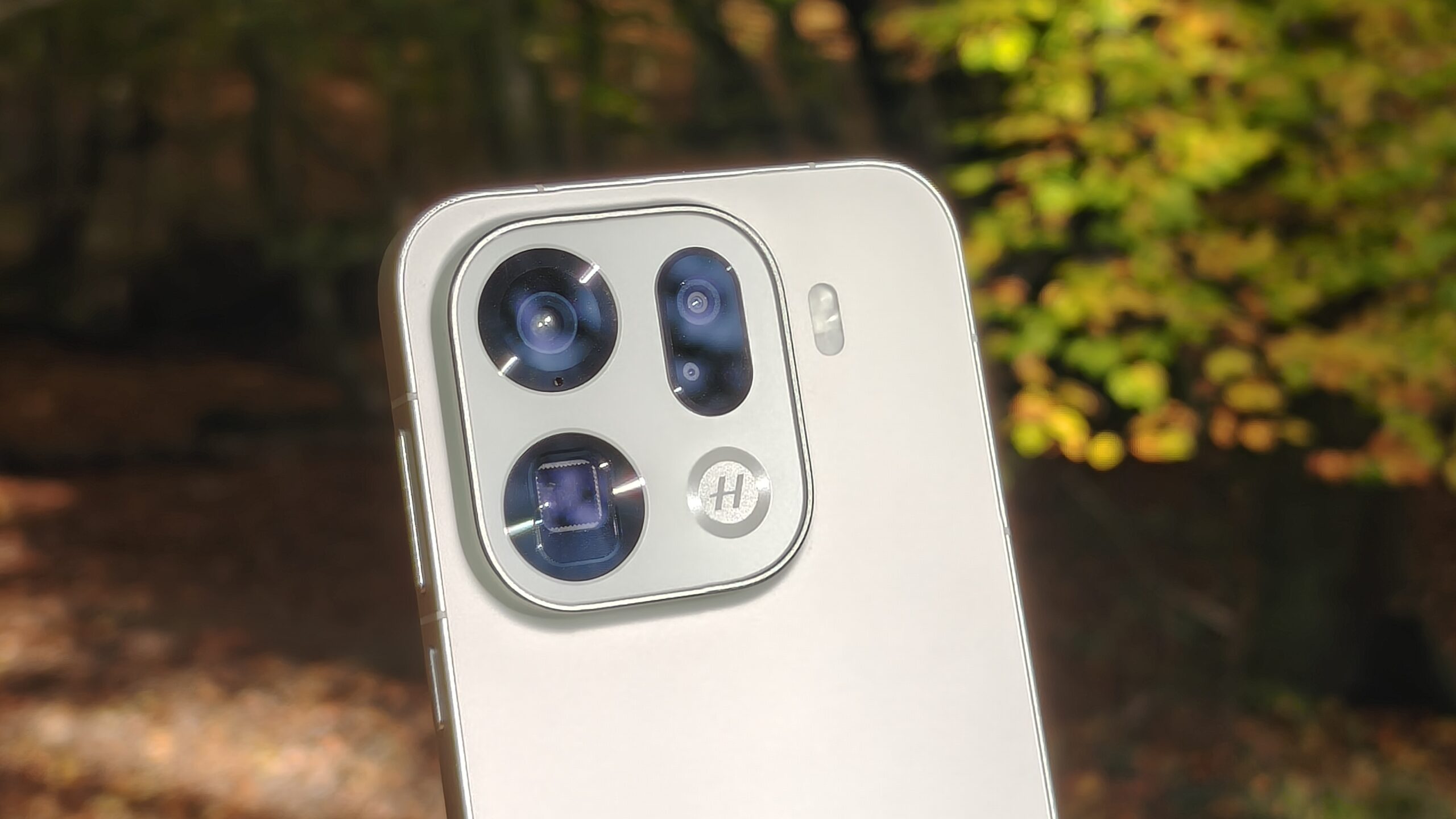 découvrez les clichés bruts capturés par les capteurs principal et téléobjectif du vivo x300 ultra, pour une immersion authentique dans la qualité photo de ce smartphone performant.