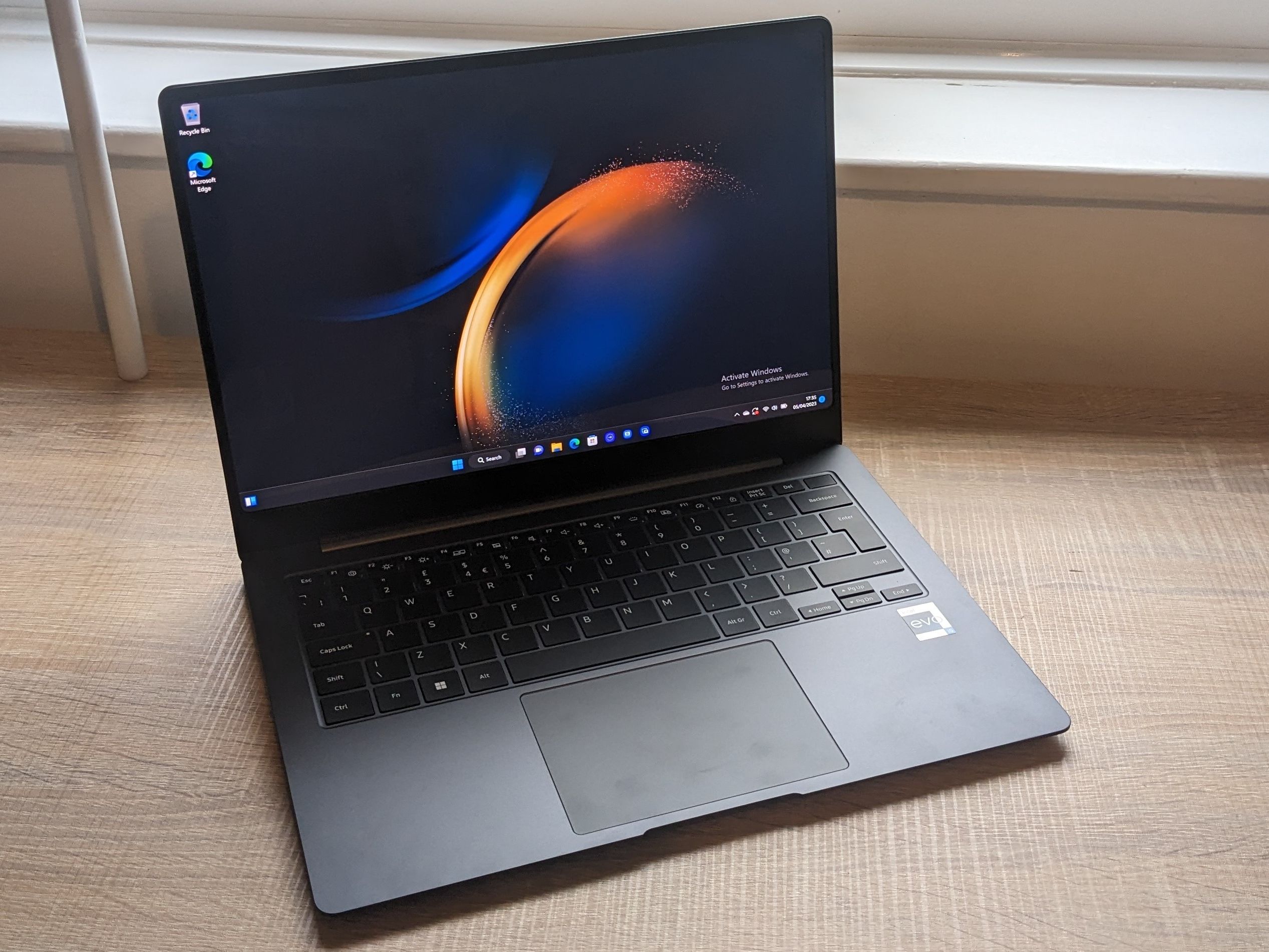 découvrez le xiaomi book équipé des processeurs intel core ultra 3e génération, alliant performance et efficacité pour une expérience informatique optimale.