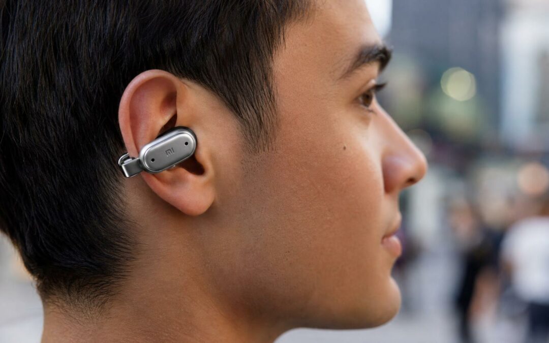 découvrez les xiaomi clip-on earbuds, des écouteurs ouverts innovants équipés de traduction ia en temps réel et d'un enregistrement intégré pour une expérience audio révolutionnaire.