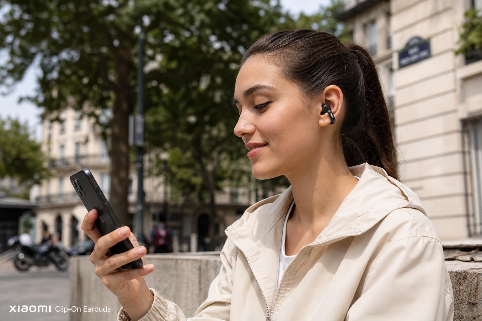 découvrez les xiaomi clip-on earbuds, des écouteurs ouverts innovants équipés de traduction ia en temps réel et d'un enregistrement intégré pour une expérience audio intelligente et pratique au quotidien.