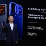 Xiaomi 18 Pro Max noir vu de dos avec son écran arrière et son module photo LeicaXiaomi 18 Pro Max noir vu de dos avec son écran arrière et son module photo Leica